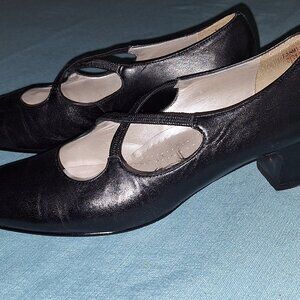 Trotters Jamie - Black Pump - Size 8.5 Narrow